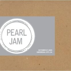 2009-10-07: Gibson Amphitheatre, Universal City, CA, USA by Pearl Jam